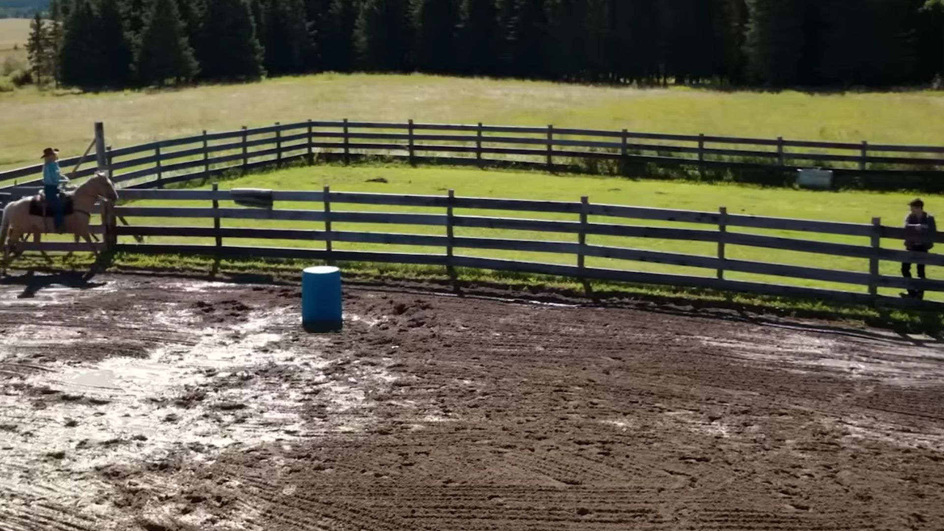 Blake and Alex practicing Bronc Riding (Screenshot from YouTube/@Netflix)