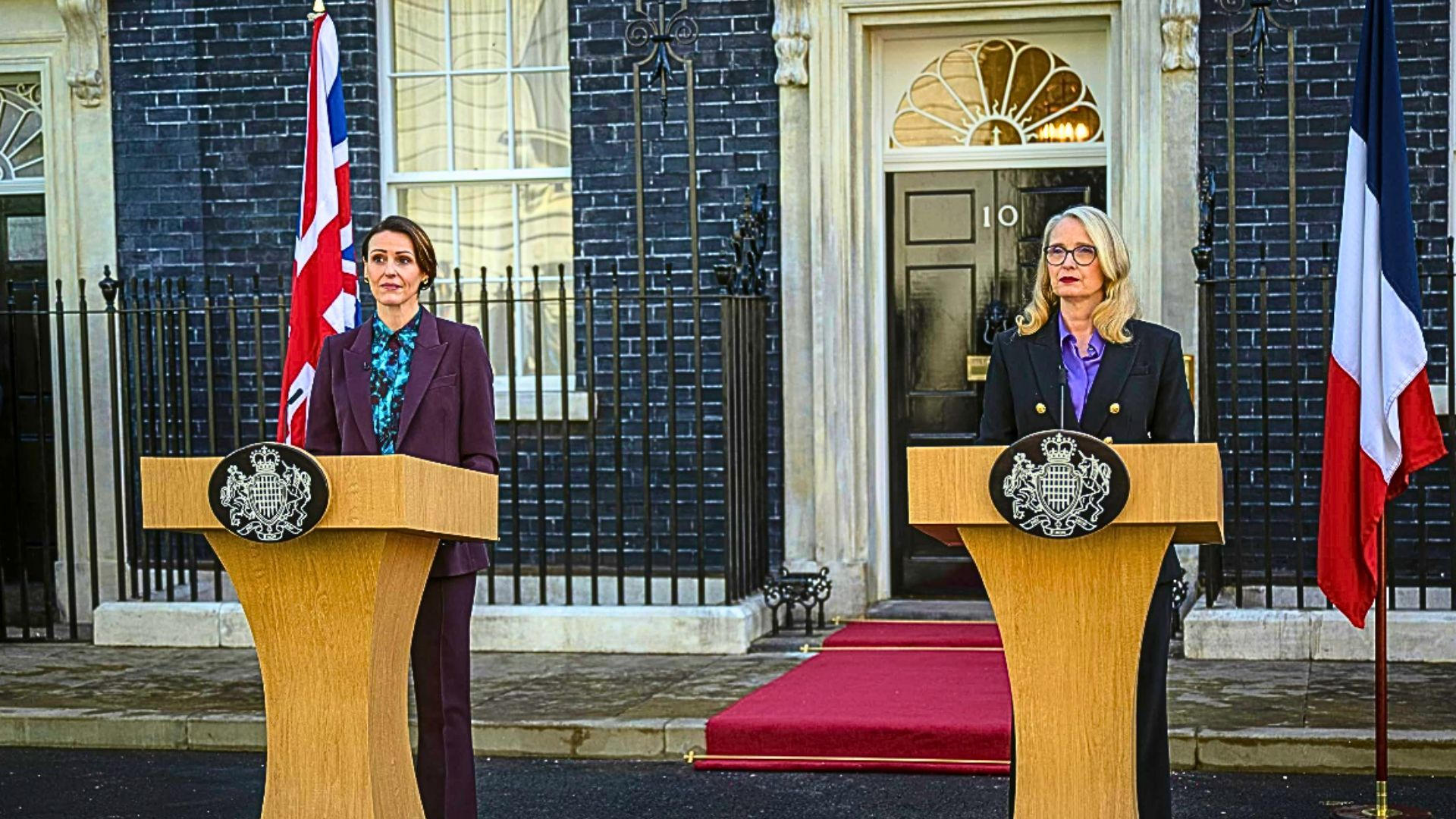 Julie Delpy and Suranne Jones in Hostage (Image via Netflix)