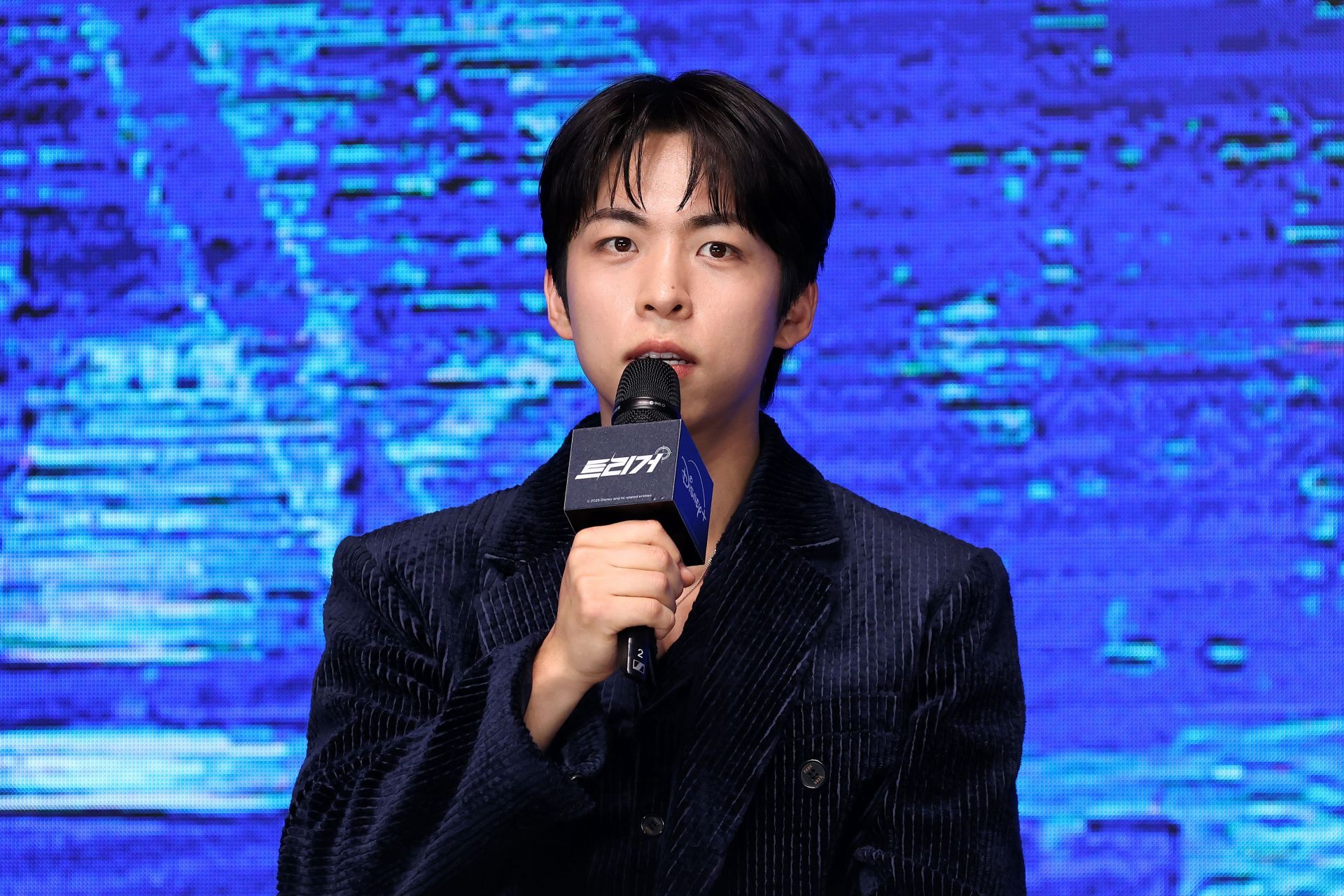 Joo Jong-Hyuk attends the press conference for Disney+ &quot;Unmasked&quot; | Image via: Getty