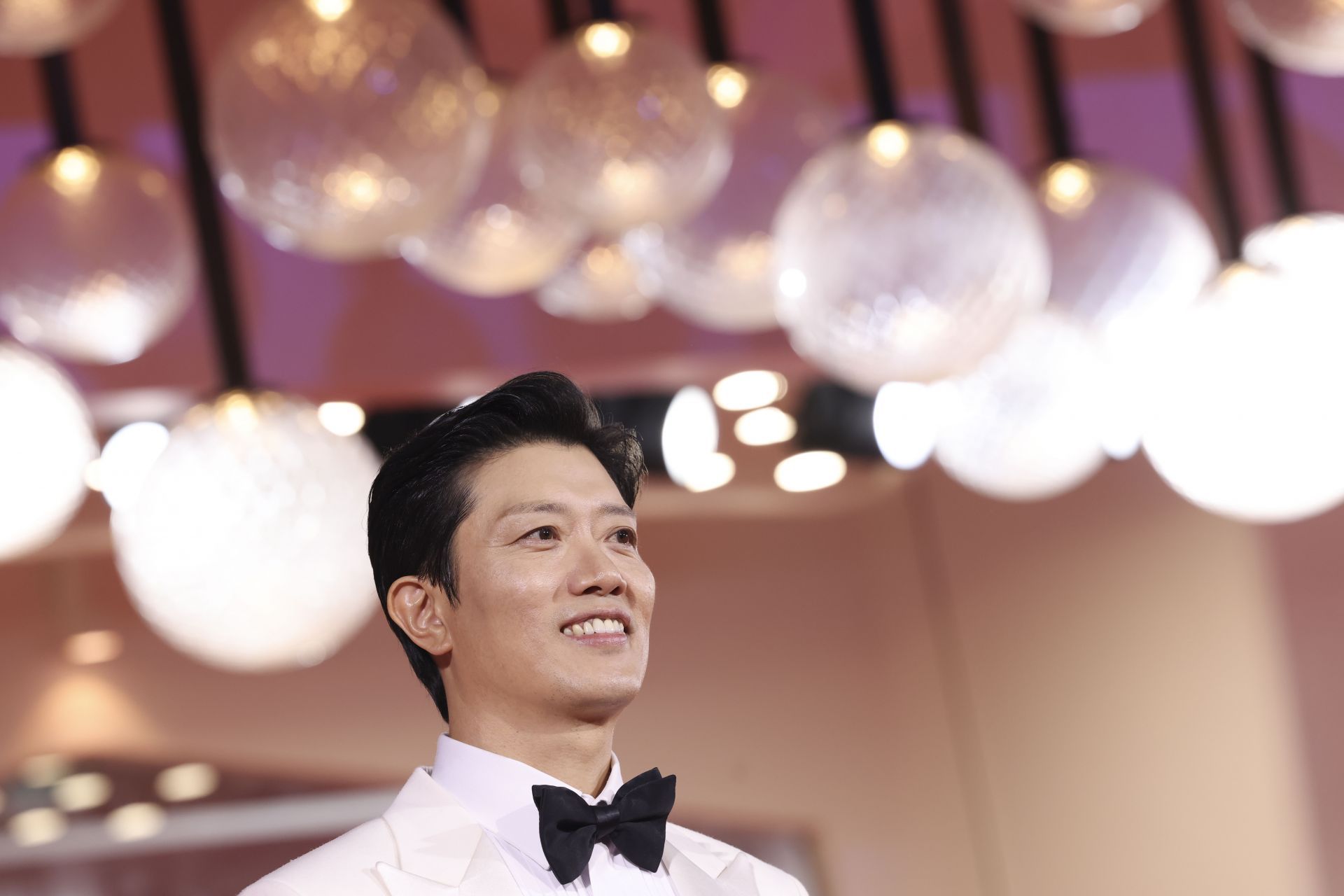 Park Hee-soon at the &quot;Eojjeol Suga Eopda&quot; (No Other Choice) red carpet in Italy | Image via:Getty