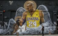 Mural of Kobe Bryant and her daughter Gianna (Image via Getty)