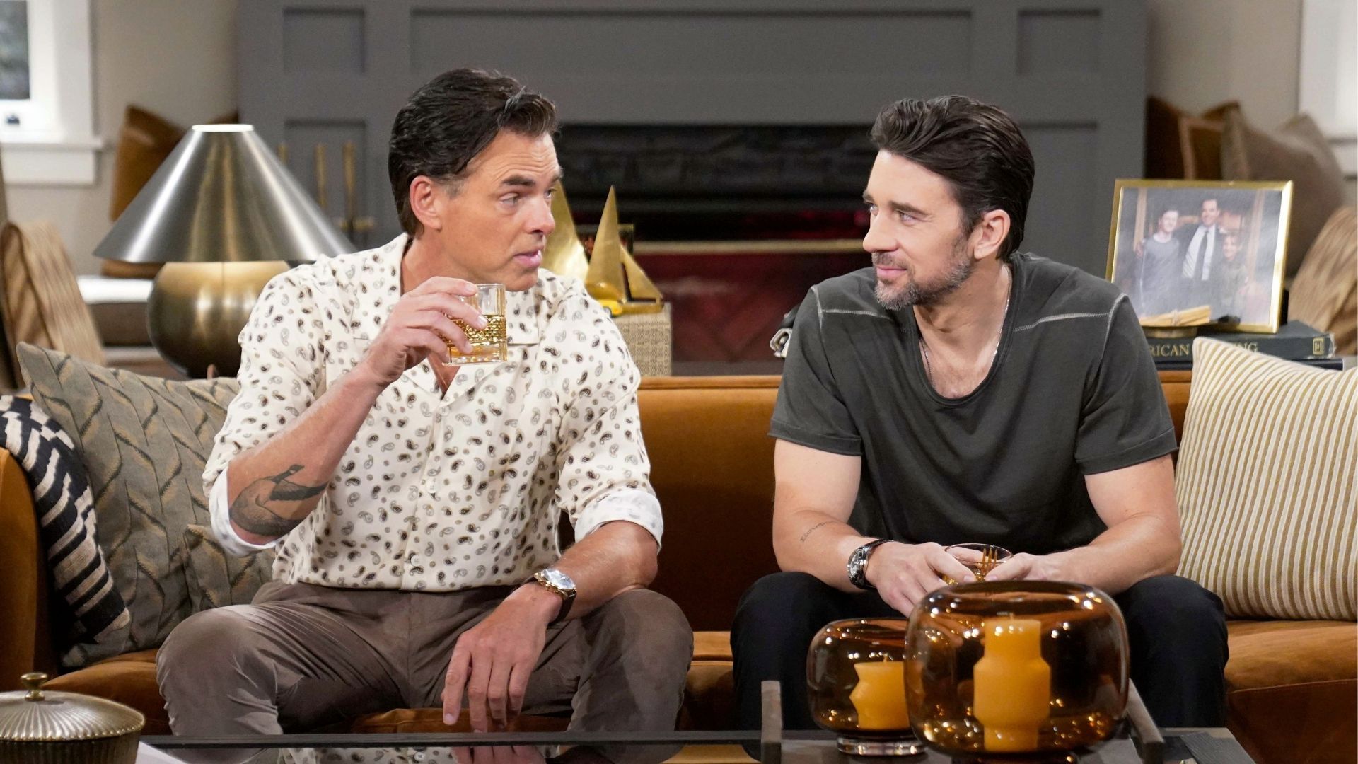 Y&amp;R&#039;s Cane and Billy have a drink | Image: JPI