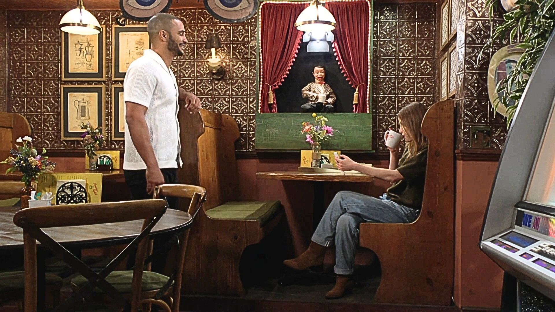 Holden and Claire at Society on The Young and the Restless | Image: CBS