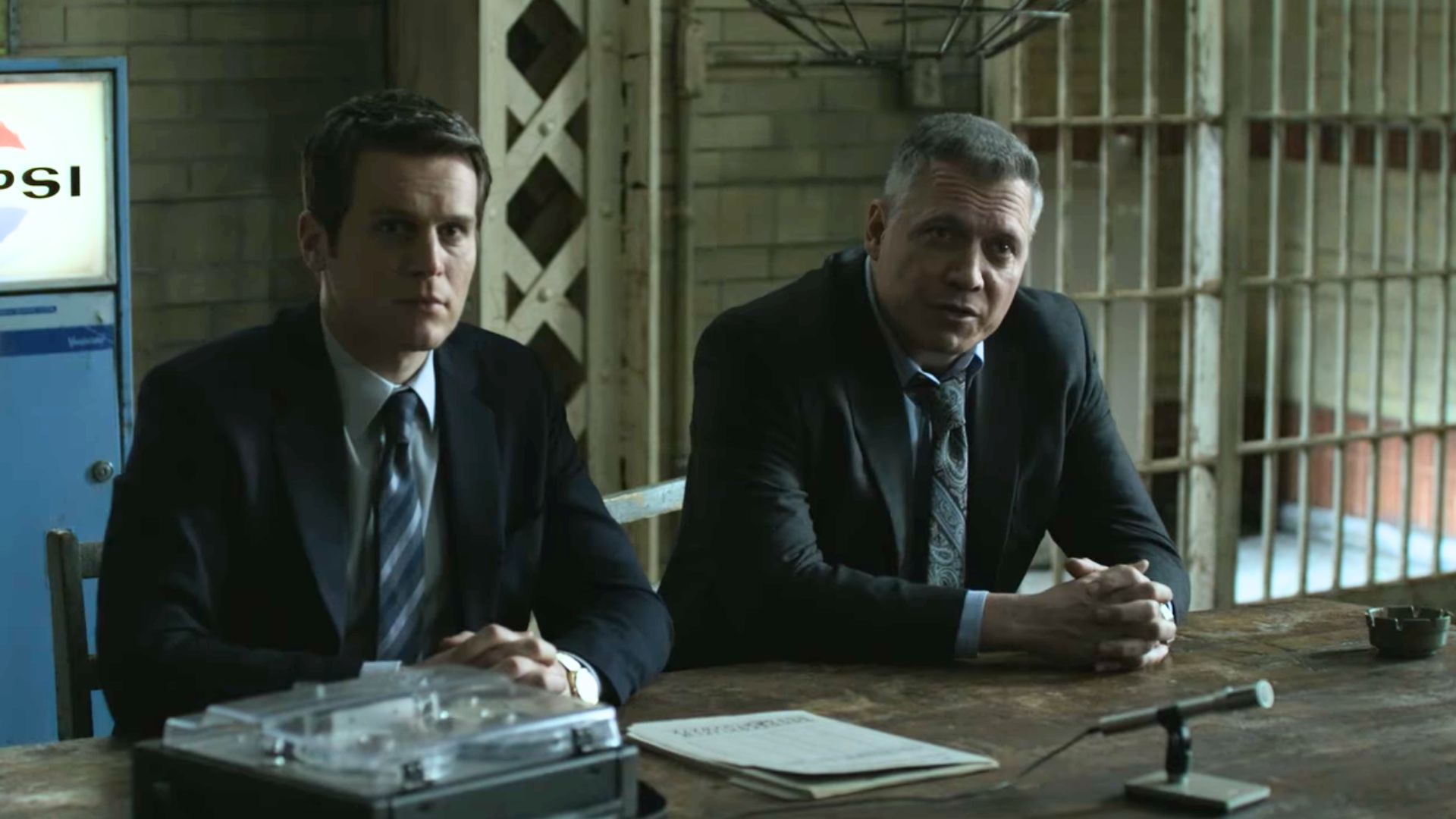 Jonathan Groff and Holt McCallany in Mindhunter | Image via YouTube/Netflix