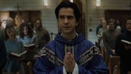 Hamish Linklater as Father Paul Hill on Midnight Mass (Image Via: Netflix)