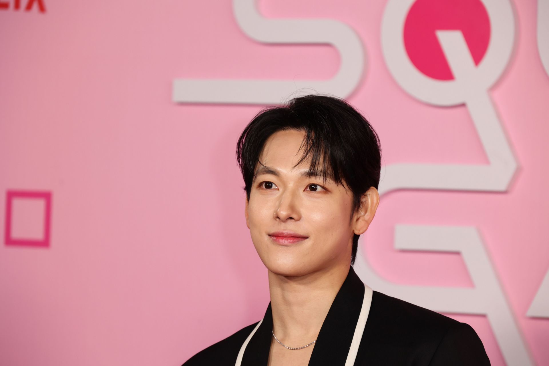 Im Si-wan at the Los Angeles premiere and fan event for Netflix&#039;s &quot;Squid Game&quot; Season 2 | Image via: Getty