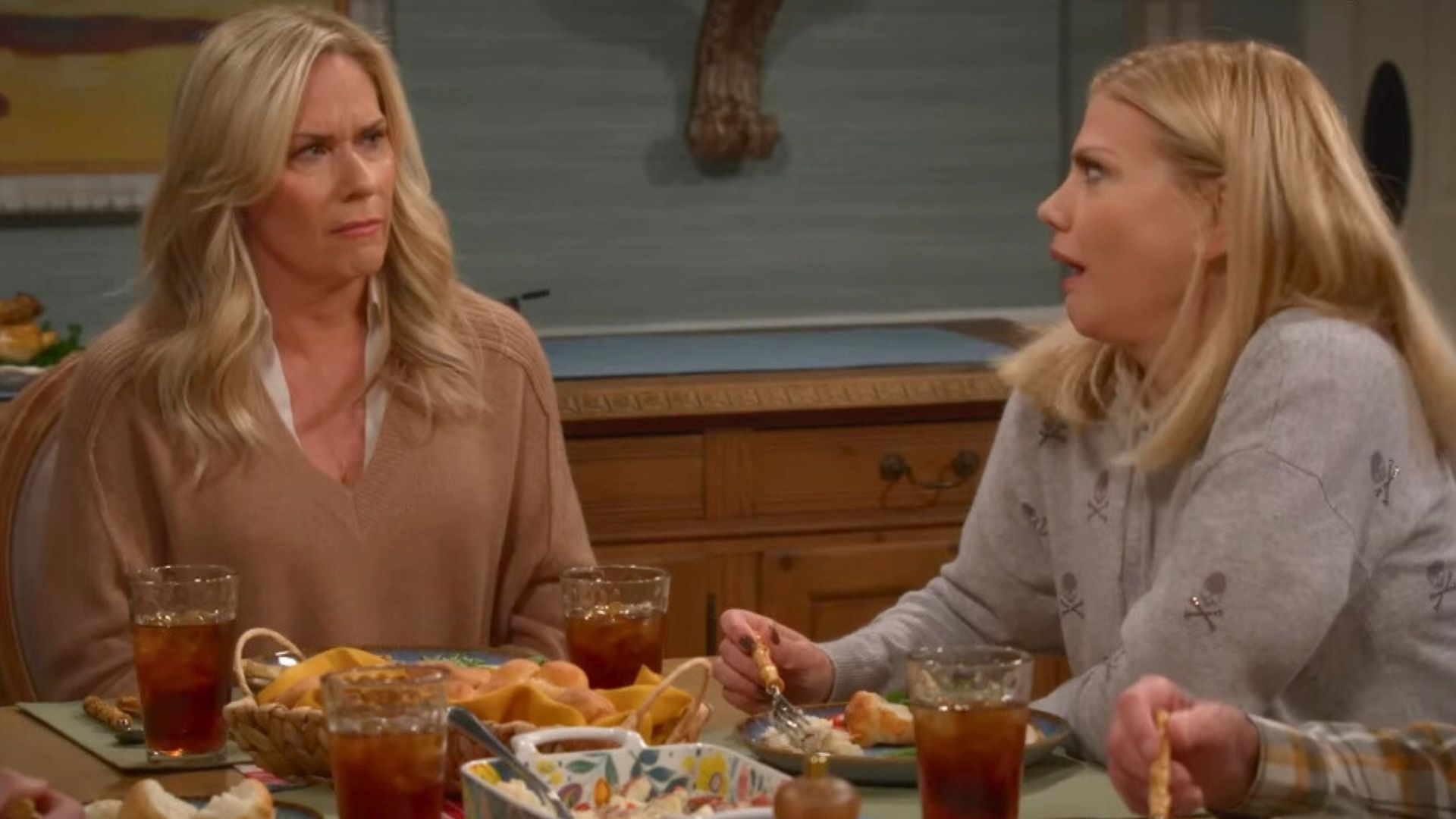 Leanne | Image via: Warner Bros. Television