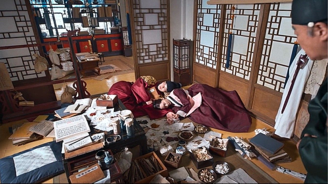 King Lee-heon and Ji-young investigated the truth (Image via Netflix)