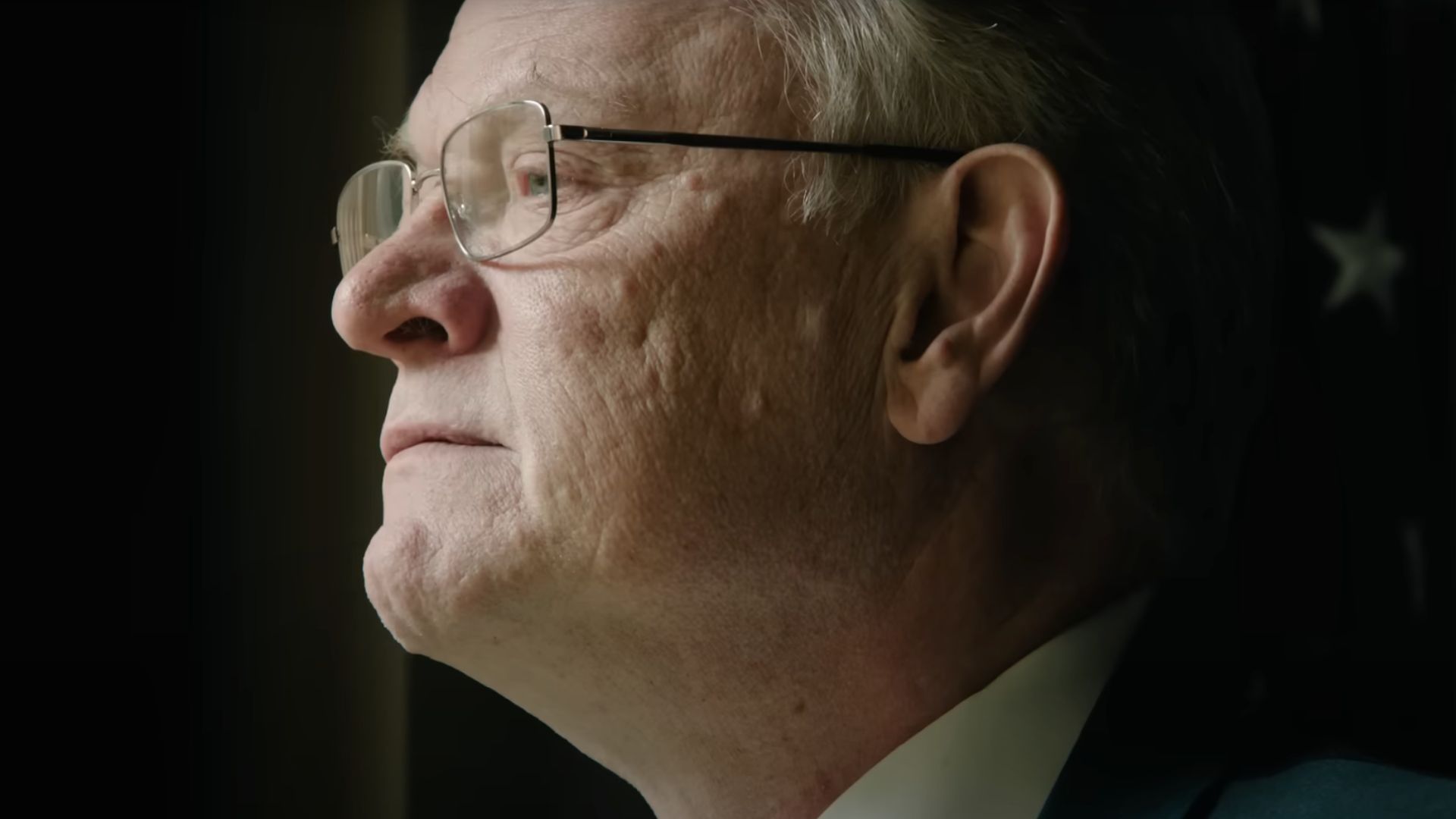 The film brings an ensemble cast of Jared Harris, Rebecca Ferguson, and more. (Image via Netflix)