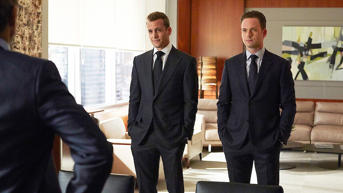 Harvey Spektor and Michael Ross in Suits (Image via YouTube/Suits Official)