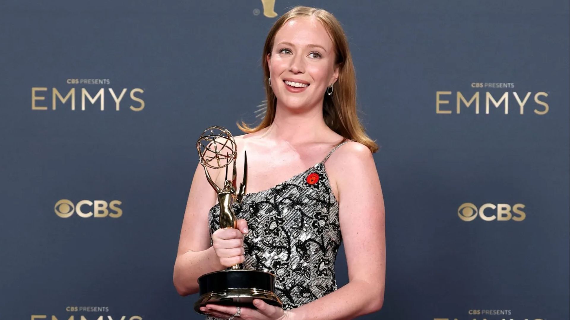 Hannah Einbinder wins her first Emmy Award (Getty via Soap Central CMS - Resized on Canva)