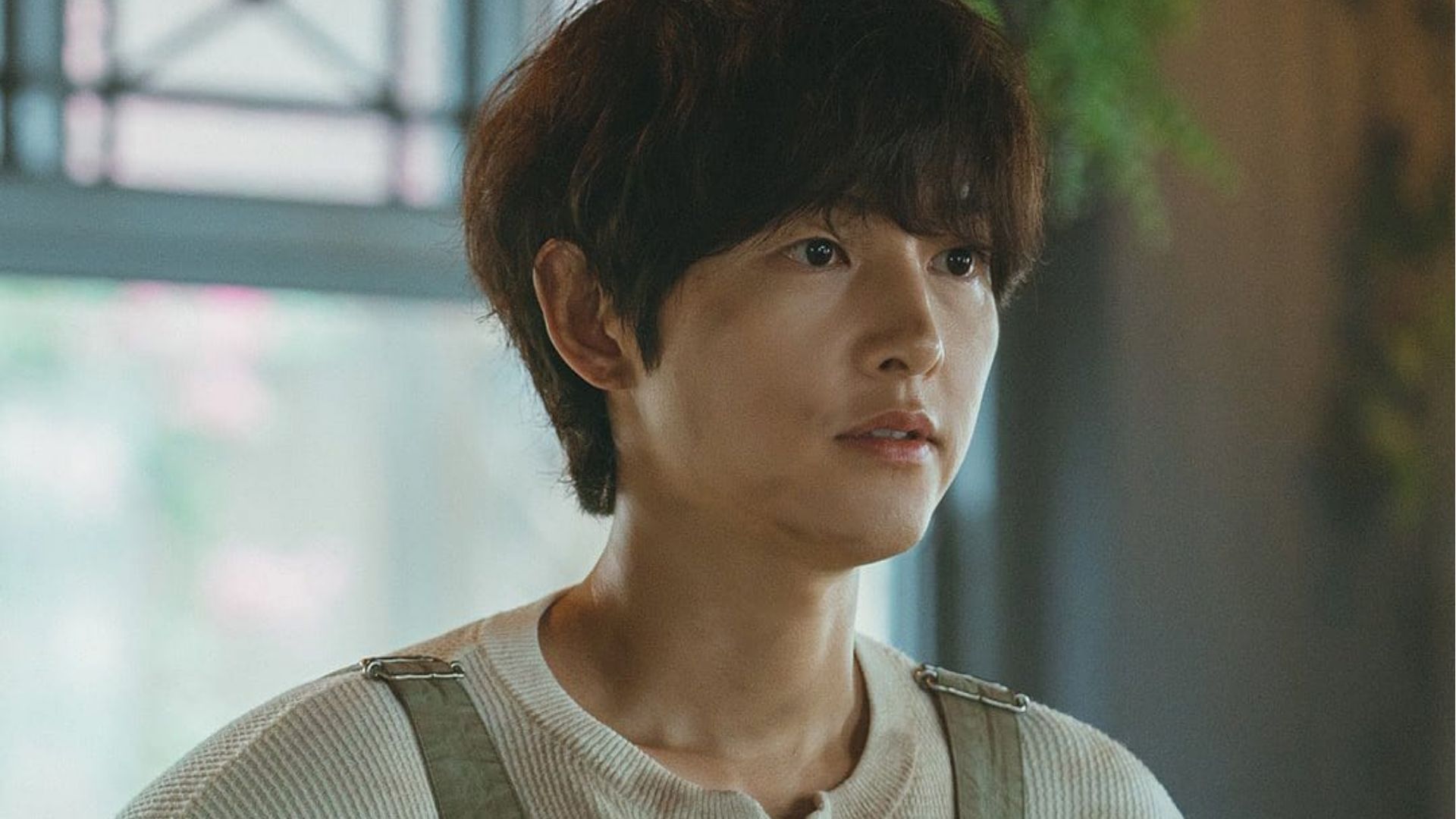 Song Joon-ki as a florist (Image via Instagram @jtbcdrama)