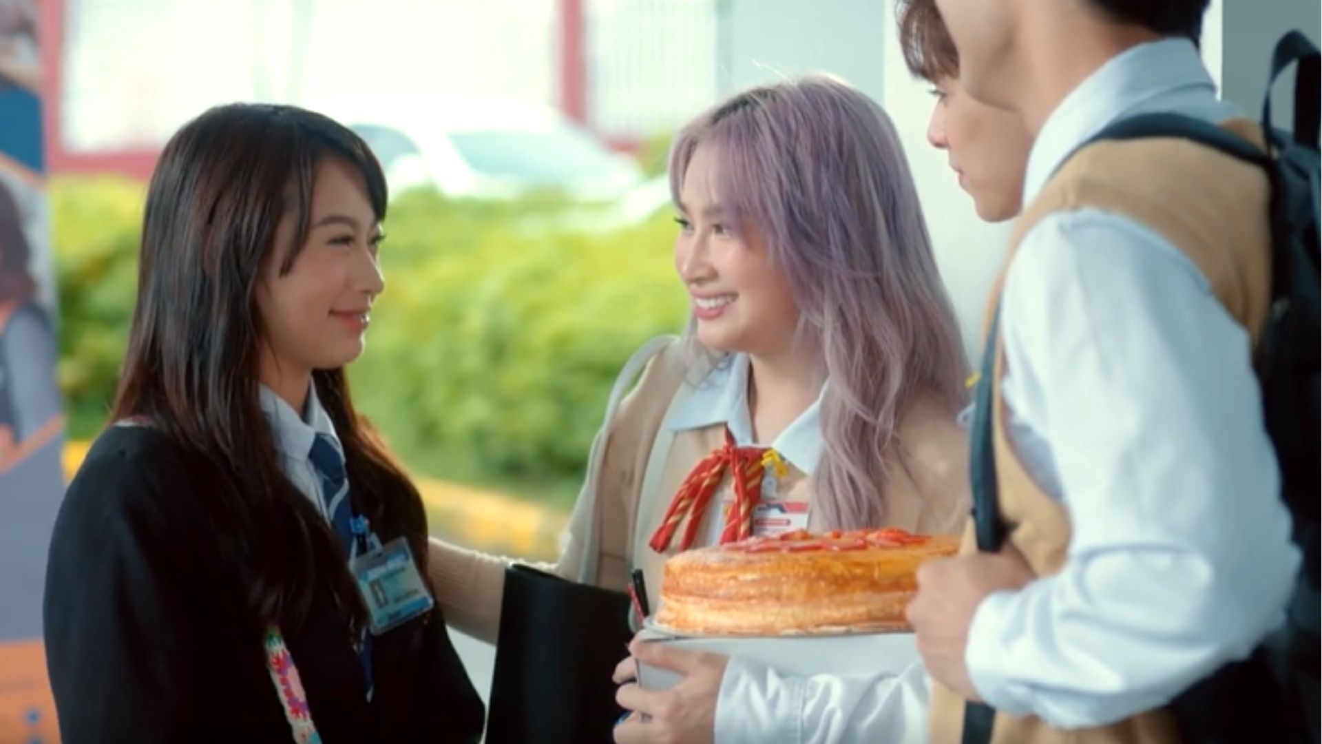Alys celebrates her birthday with friends (Image via Viva One)