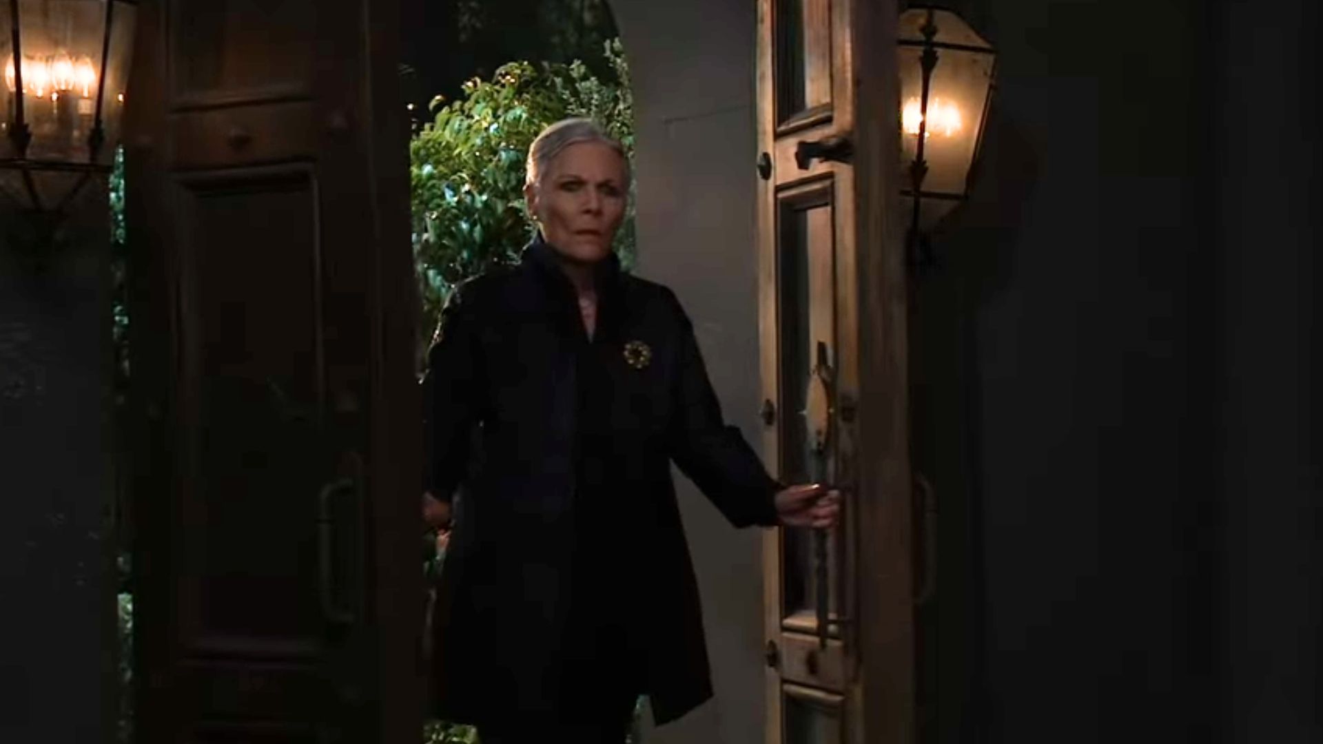 General Hospital&#039;s Tracy finds a stranger in the crypt | Image: ABC