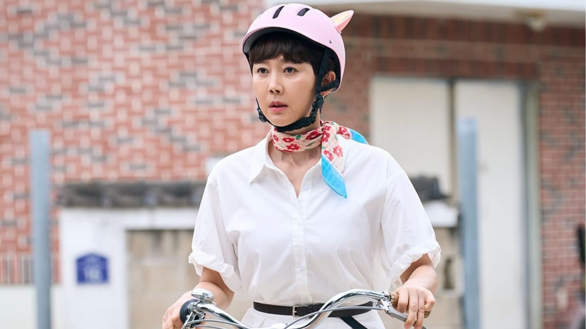 Lee Ji-an in the village (Image via tvN)