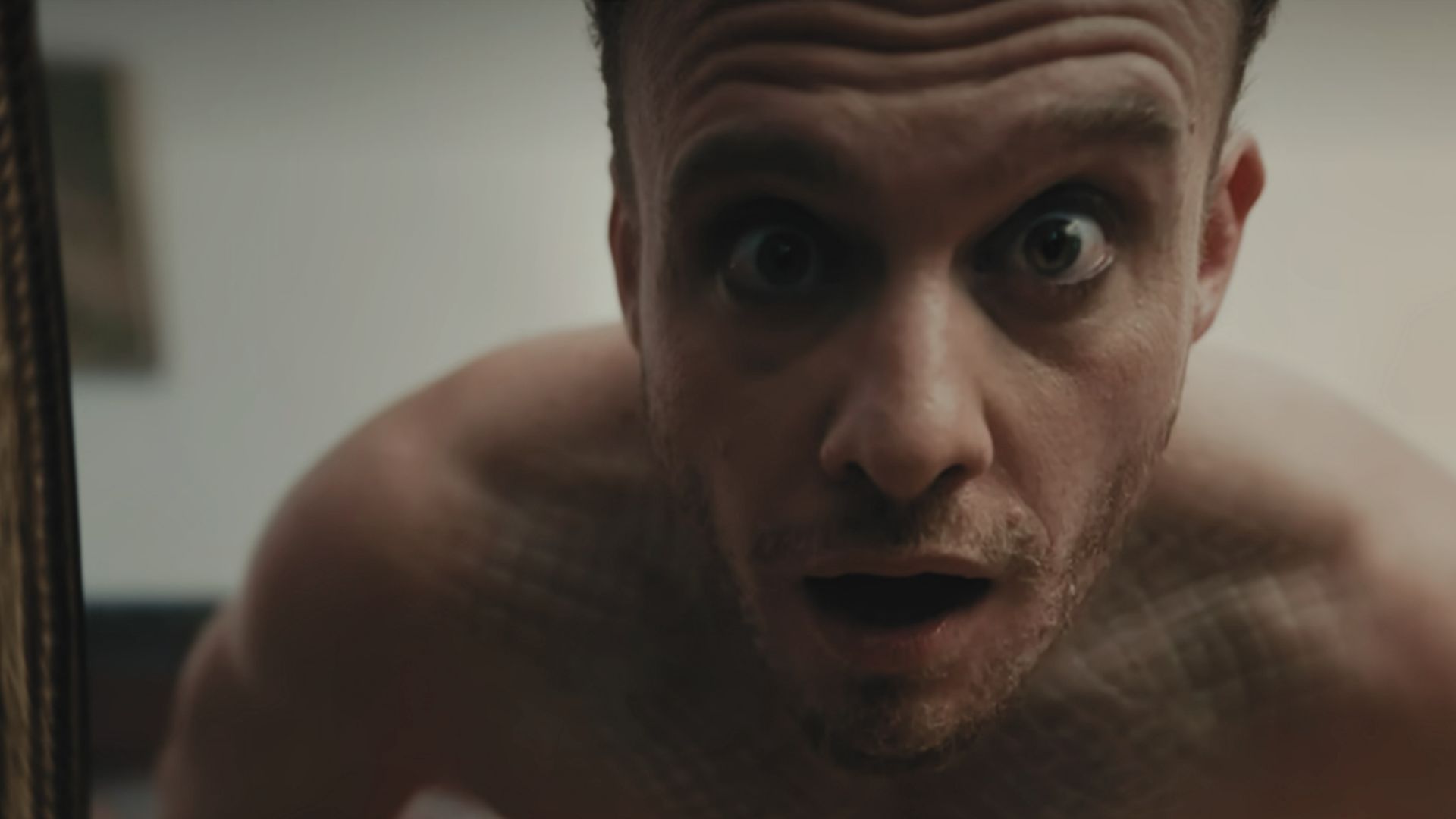 Kaan in the Platonic: Blue Moon Hotel finale. (Image Via: Netflix)