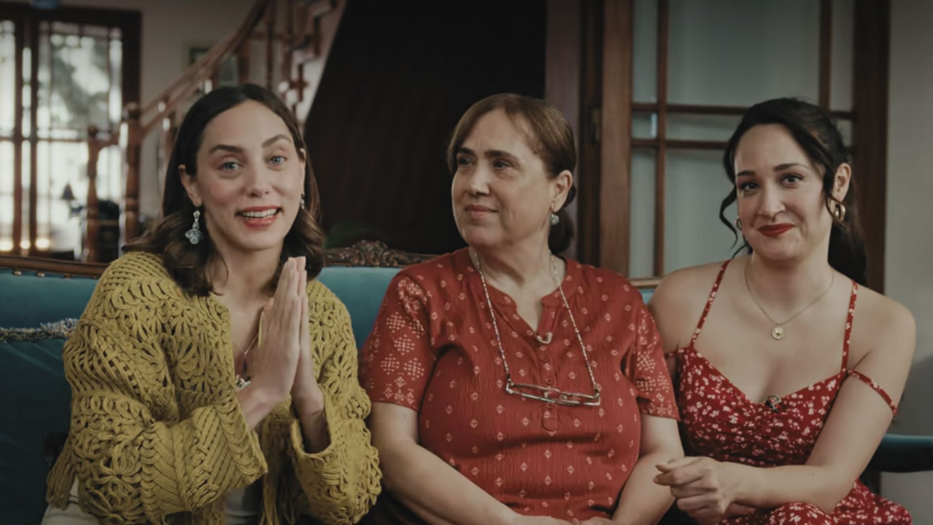 Gulten, Nedret &amp; their mom in the Platonic: Blue Moon Hotel finale. (Image Via: Netflix)