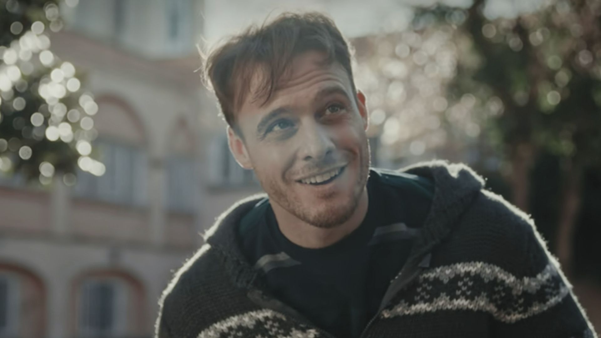 Kaan in the Platonic: Blue Moon Hotel finale. (Image Via: Netflix)