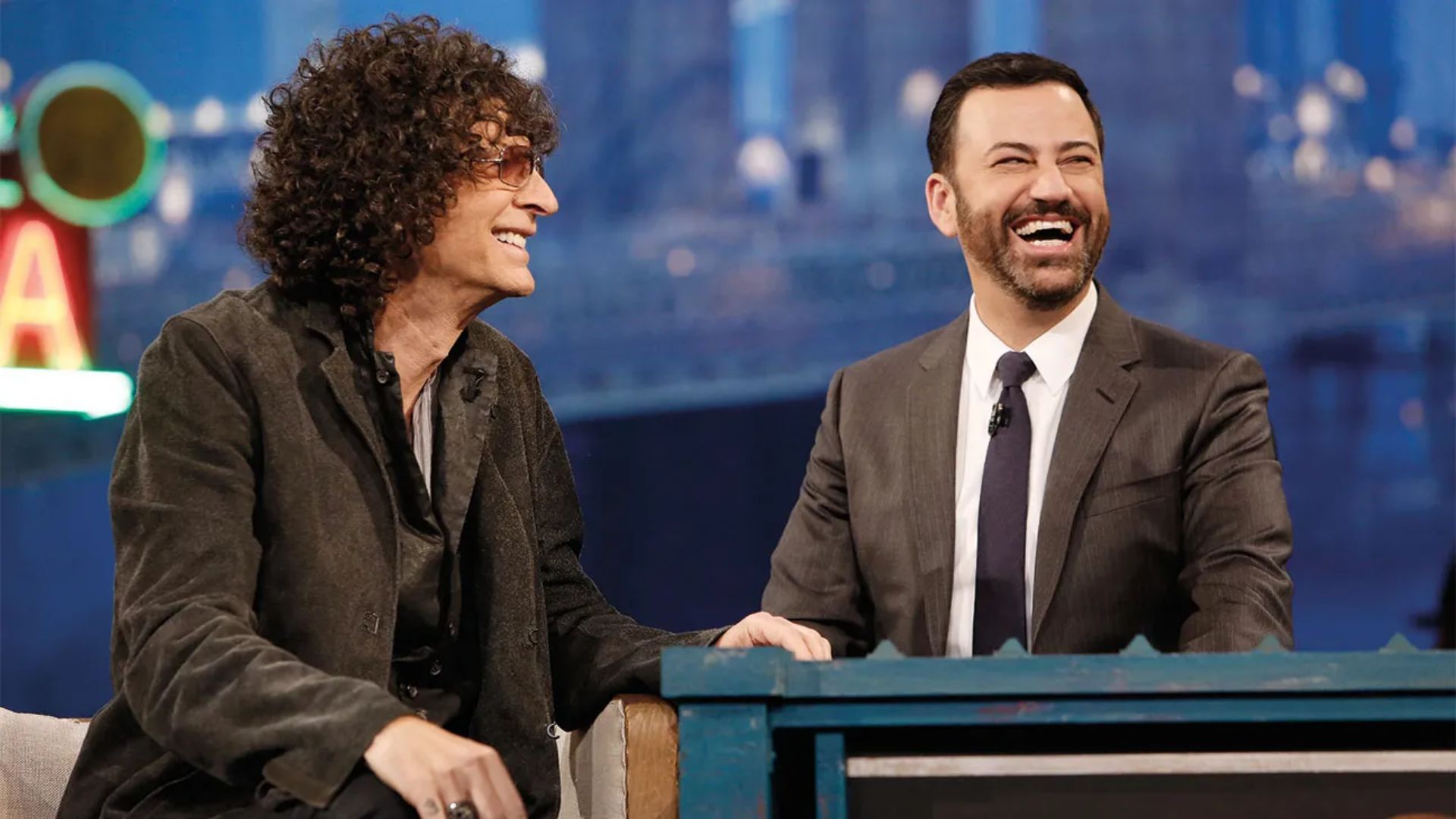 Howard Stern and Jimmy Kimmel (Image via ABC)