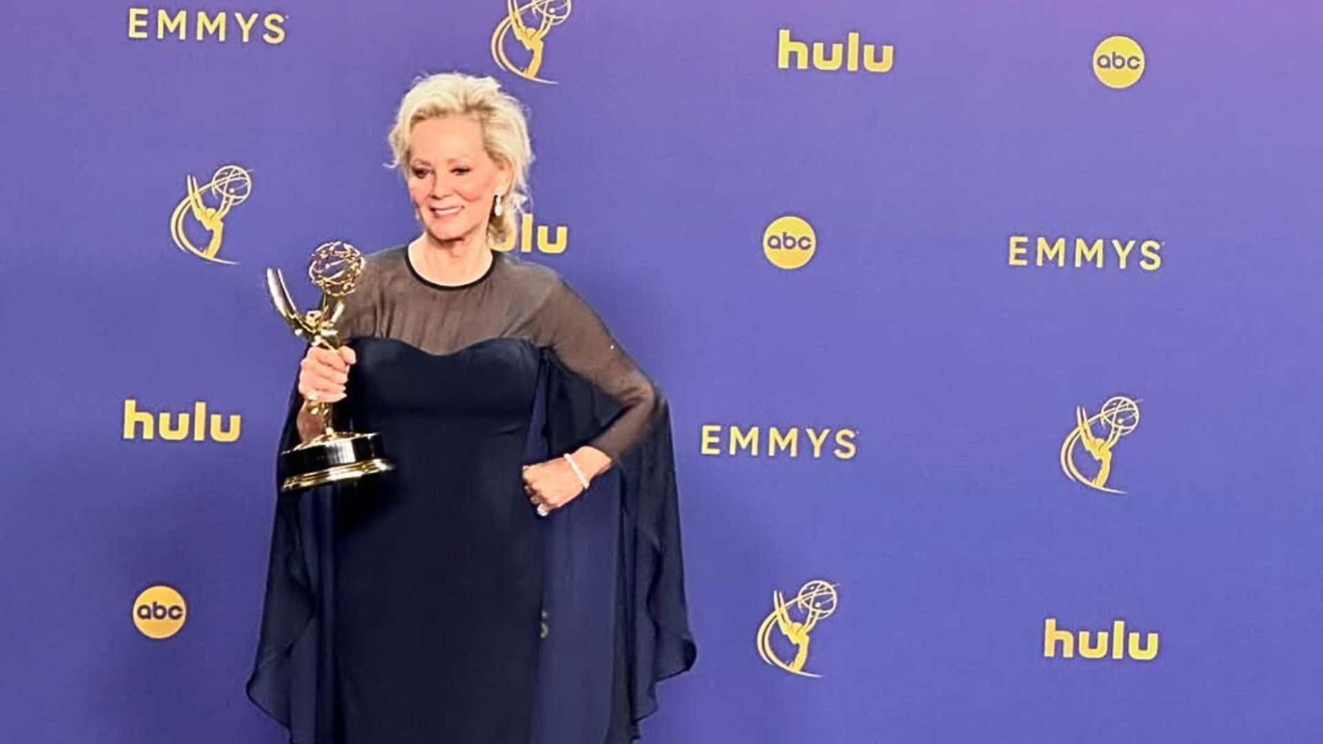 Hacks: Jean Smart shines on the Emmys 2025 red carpet, and wins big (Image via Instagram/@realjeansmart)