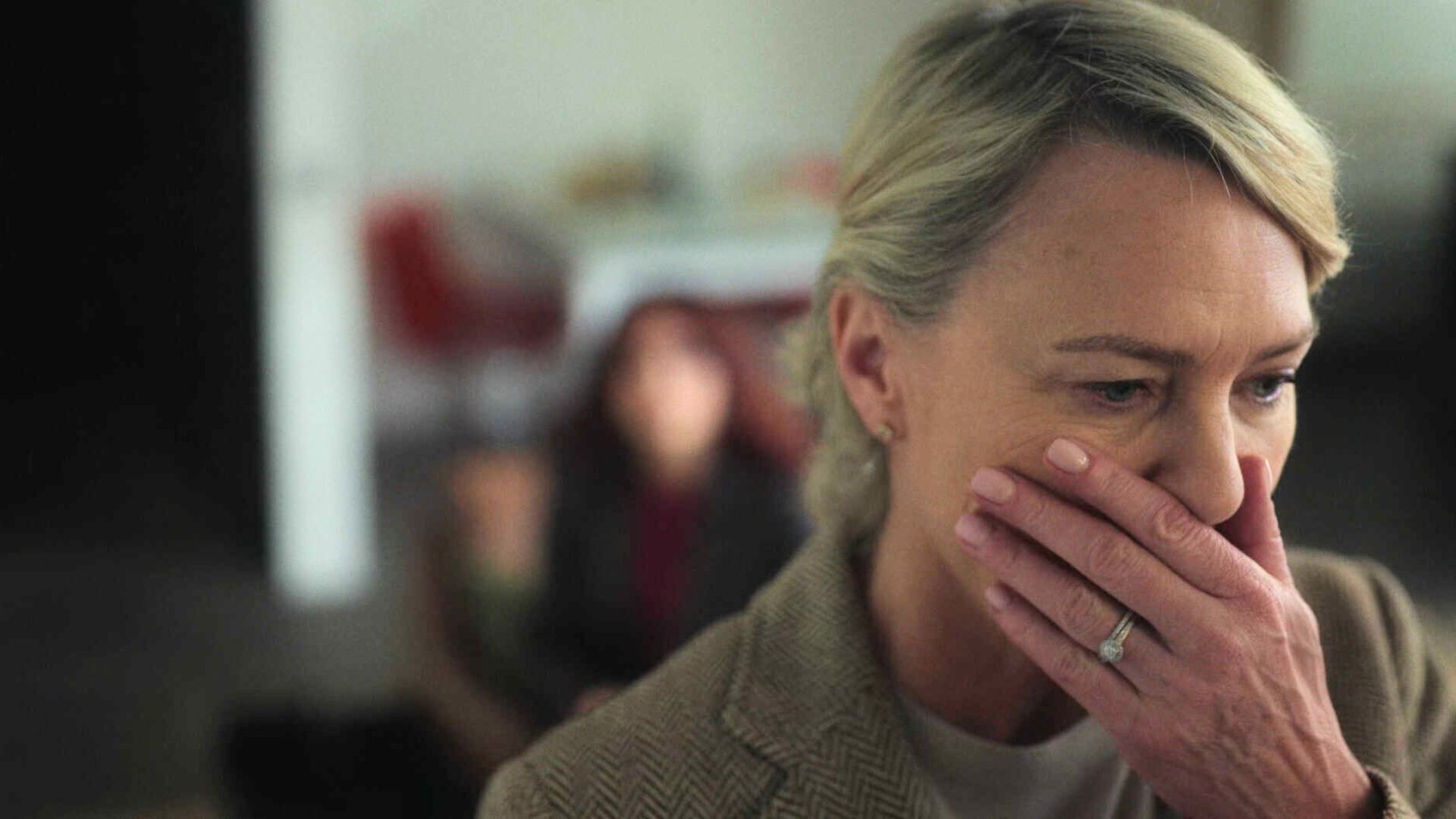 Laura Sanderson in Season 1 Episode 4 of The Girlfriend | Image via Prime Video