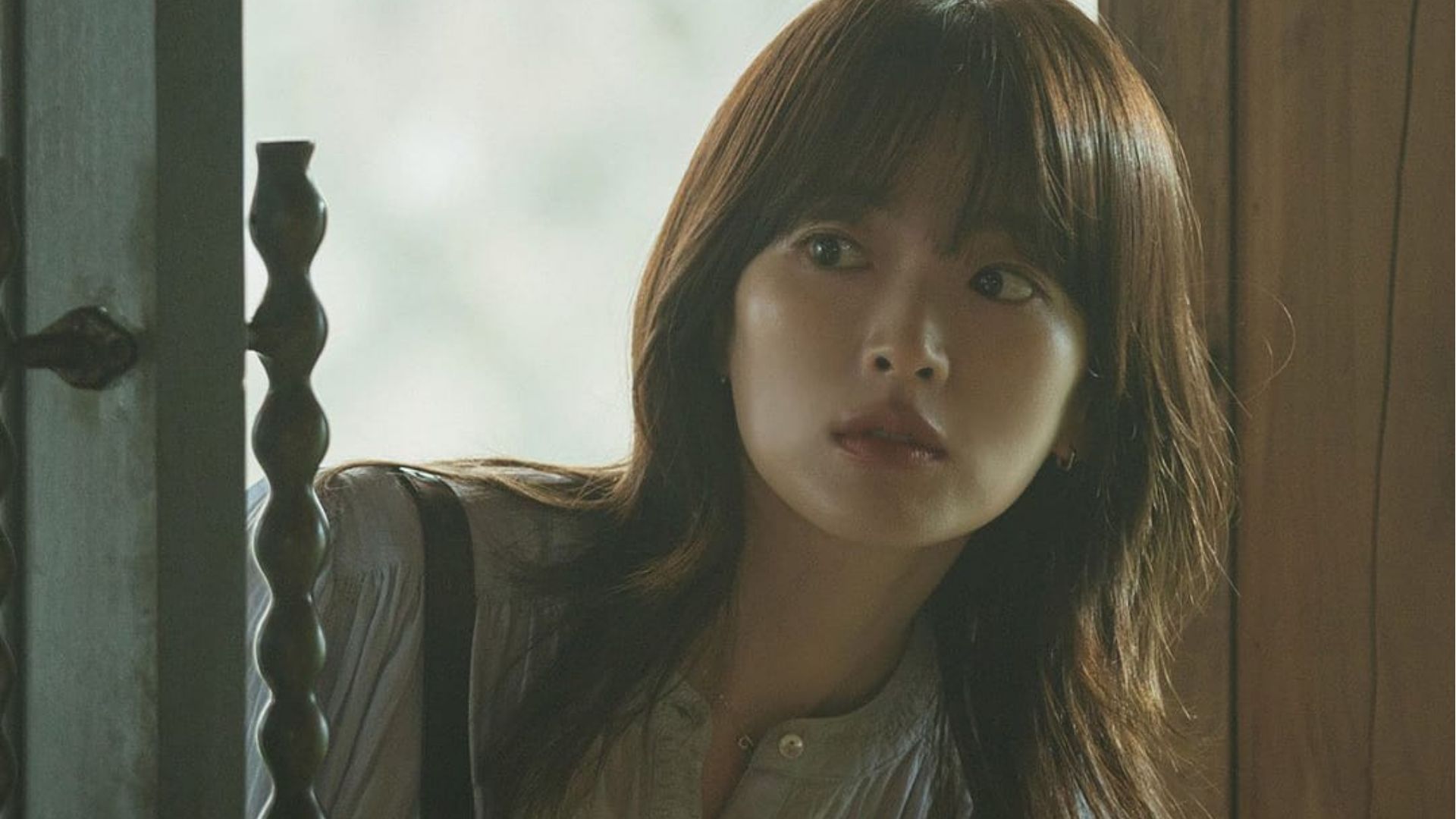 Je-yeon meets Woo-hae again (Image via Instagram @jtbcdrama)