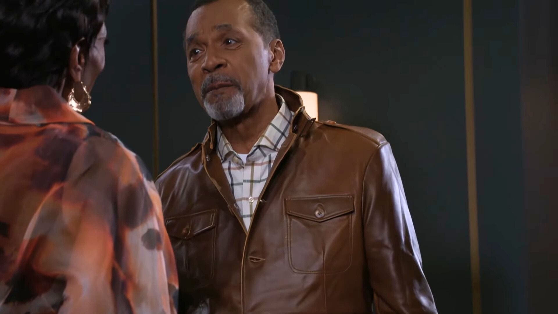 Beyond the Gates: Vernon has a secret rendezvous | Image: CBS