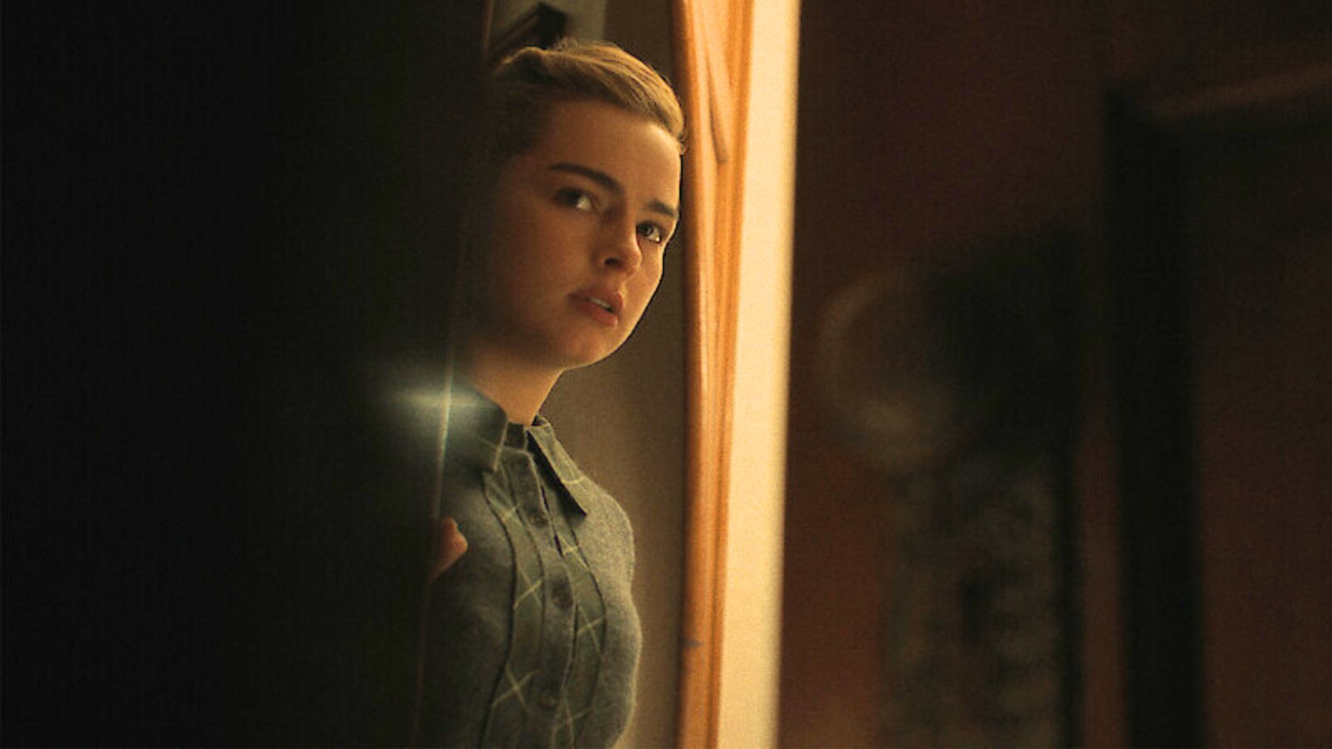 Addison Rae as Evelyn Hartley in Monster: The Ed Gein Story | Image via Netflix