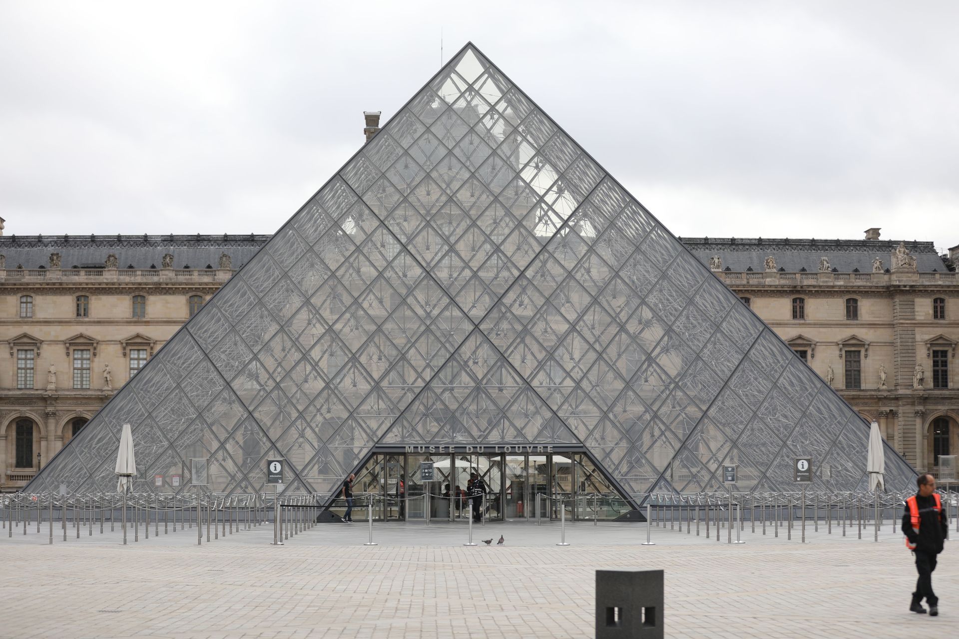 Tourists Flock to the Louvre Museum Despite the Jewellery Heist - Source: Getty