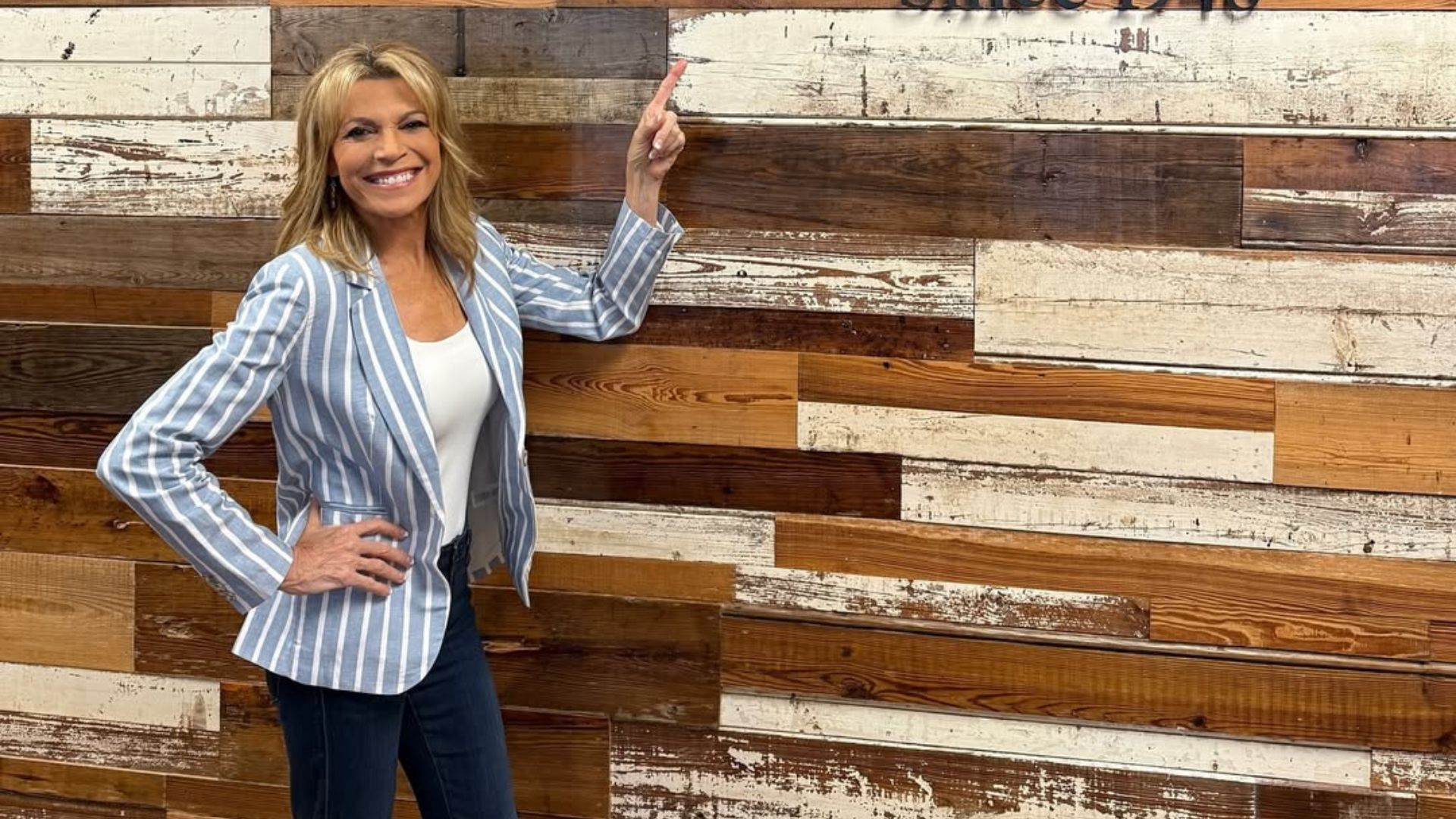 Vanna White from Celebrity Wheel of Fortune | Image via Instagram/ @officialvannawhite