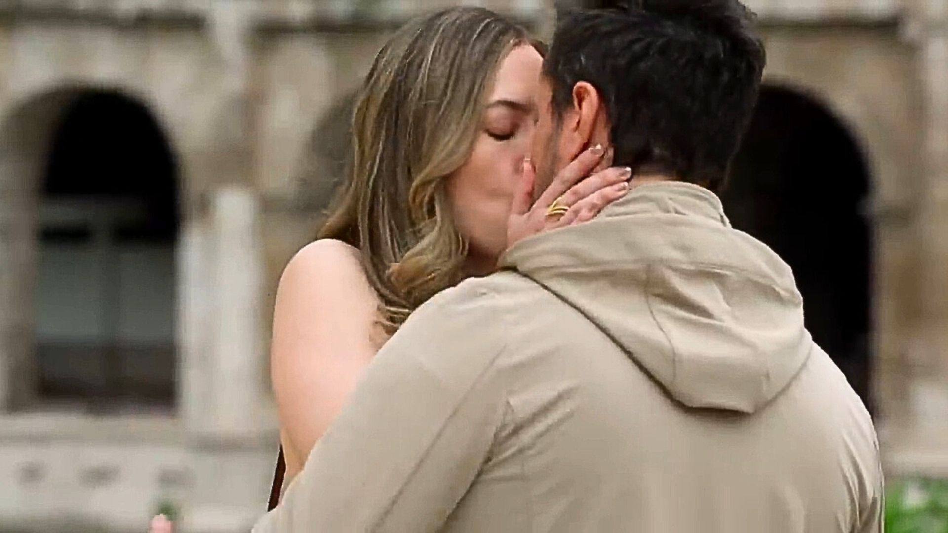 A married Hope kissed Thomas in Rome on The Bold and the Beautiful | Image: YouTube
