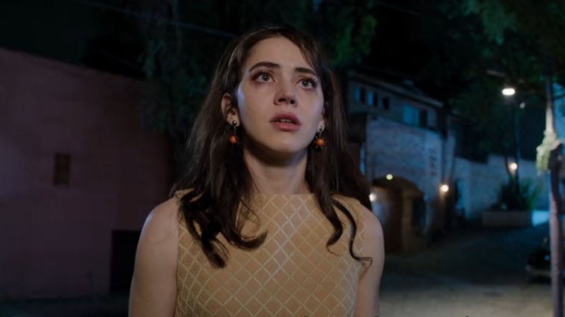 Tessa La plays Valeria Goldberg in No One Saw Us Leave (Image Via Tudum By Netflix)