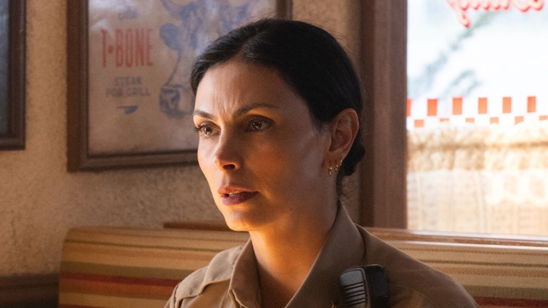 Mickey Fox struggles with her new post (Image via Instagram @firecountrycbs)