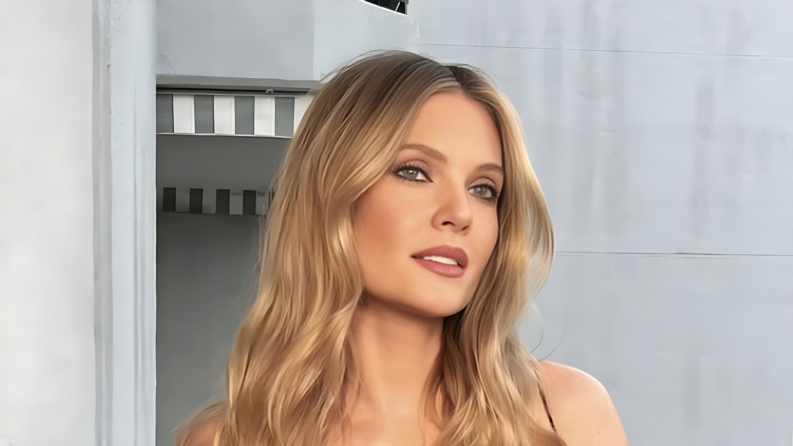 Meghann Fahy ( Image via Instagram / @meghannfahy )