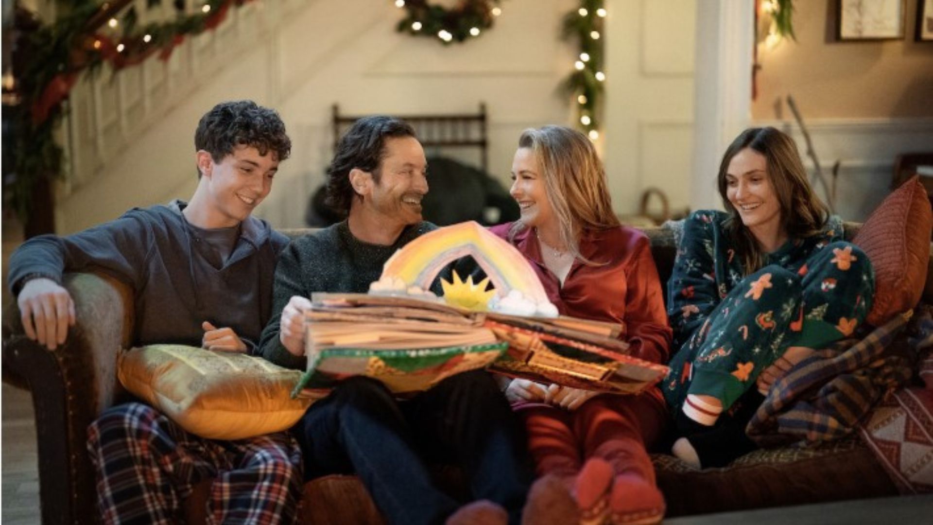 A scene from the upcoming Christmas comedy A Merry Little Ex-Mas | Image source: Netflix