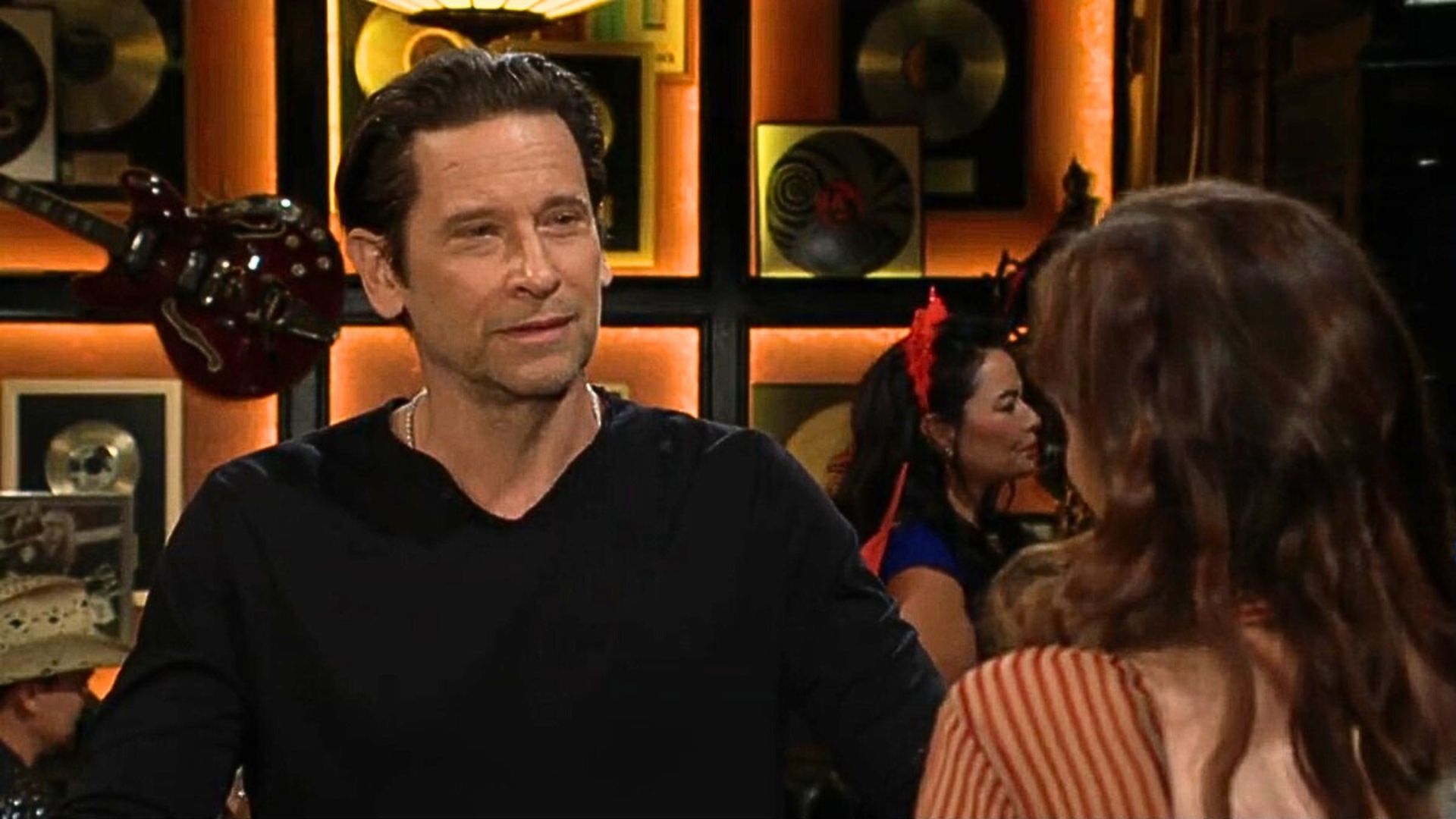 Roger Howarth and Tamara Braun on The Young and the Restless | Image: CBS