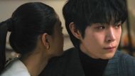 Ah-jin seeks Jun-seo's help (Image via Viki)