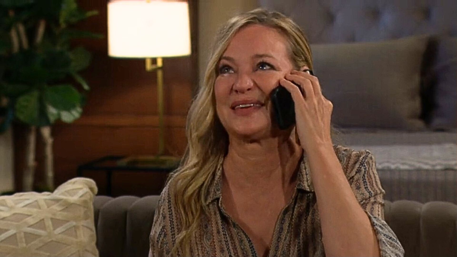 Sharon seemed like she needed a friend when she called Phyllis on The Young and the Restless | Image: CBS