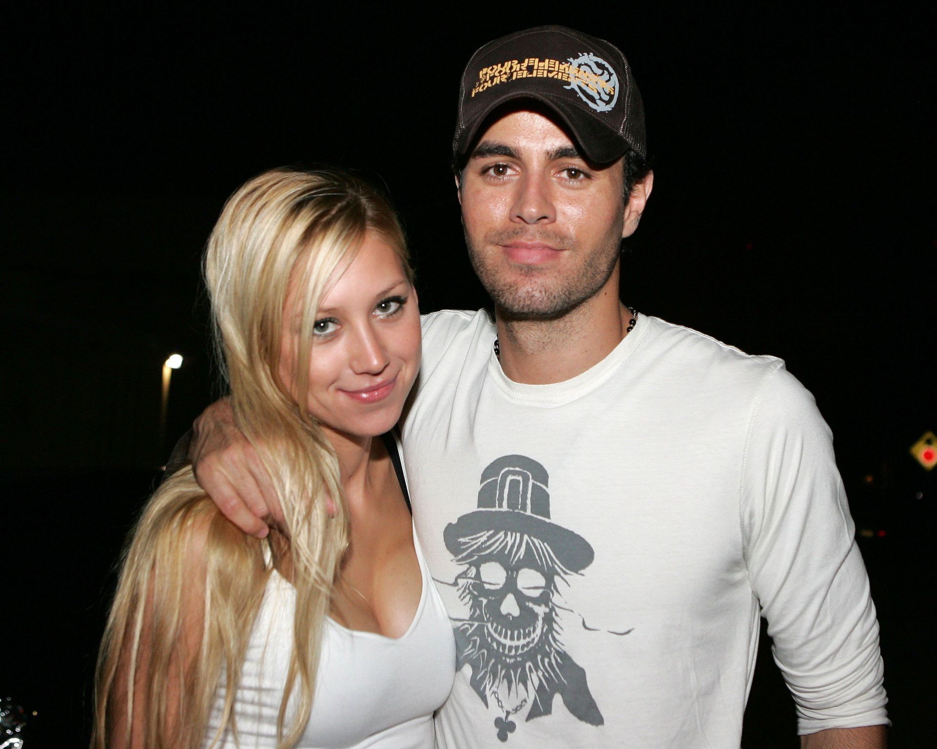 Enrique Iglesias and Anna Kournikova On South Beach - Source: Getty