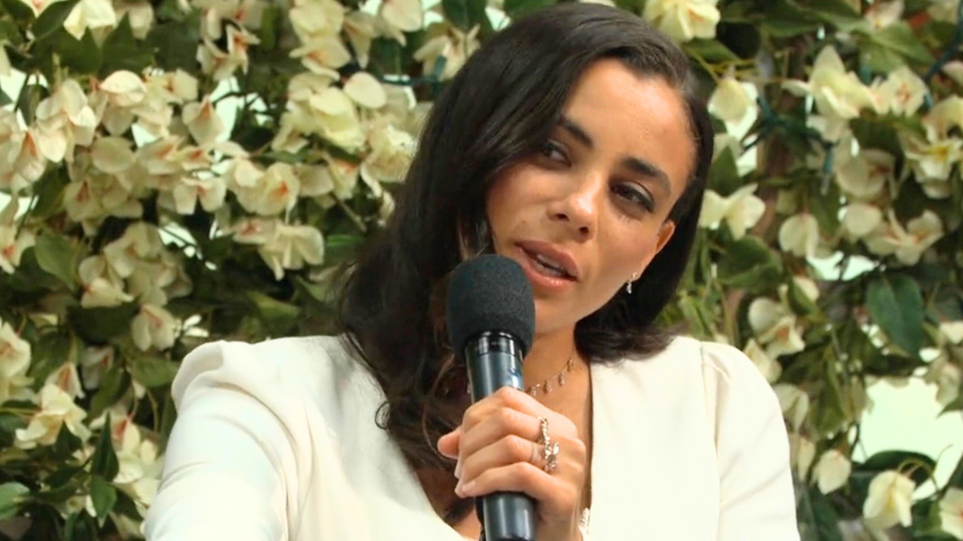 Daphne performs at open mic night on The Bold and the Beautiful | Image: CBS