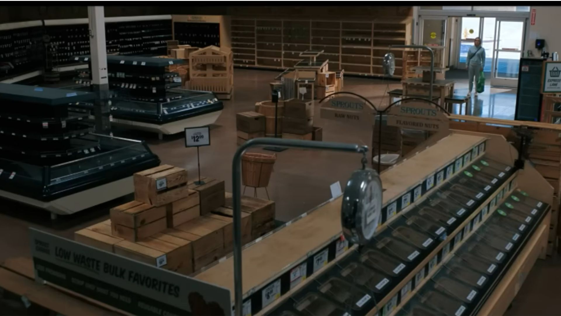 A still from the grocery store scene in Episode 3 of Pluribus (Image Via: Apple TV)