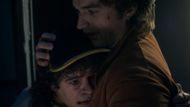 Steve and Dustin hugging (image via Netflix)